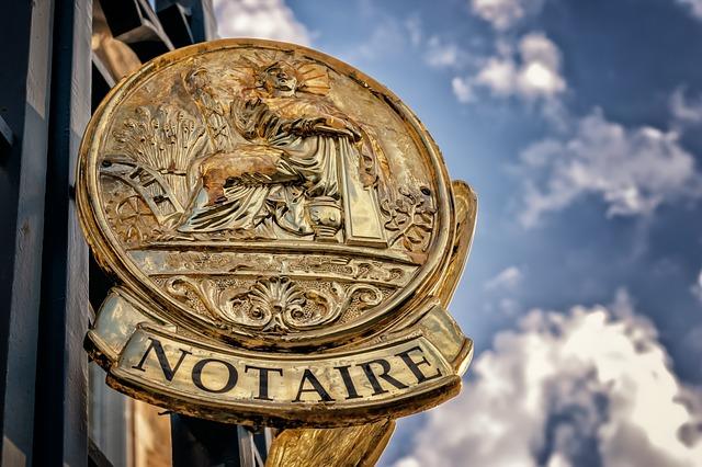 Photo of brass shield that says "Notaire"